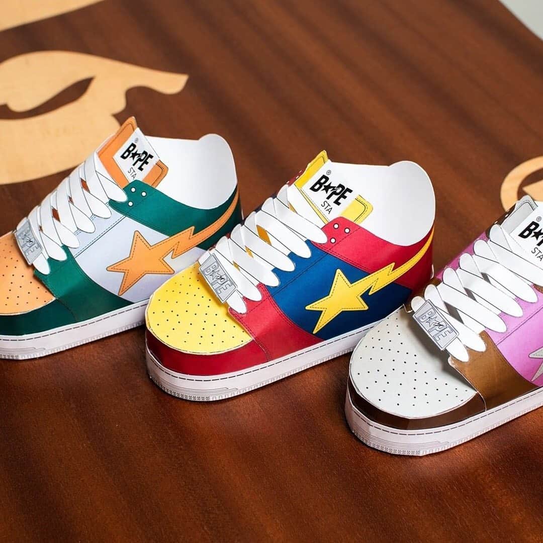 HYPEBEASTさんのインスタグラム写真 - (HYPEBEASTInstagram)「@hypebeastart: @bape_us has launched a 'Make-Your-Own BAPESTA' Papercraft Kit. The digital guide shows an eight-step process into printing, cutting out, and crafting your very own paper BAPESTA sneaker, which then offers you a blank canvas to design any colorway imaginable. Check the link in bio for the download link.⁠⠀ Photo: A Bathing Ape」4月23日 1時02分 - hypebeast