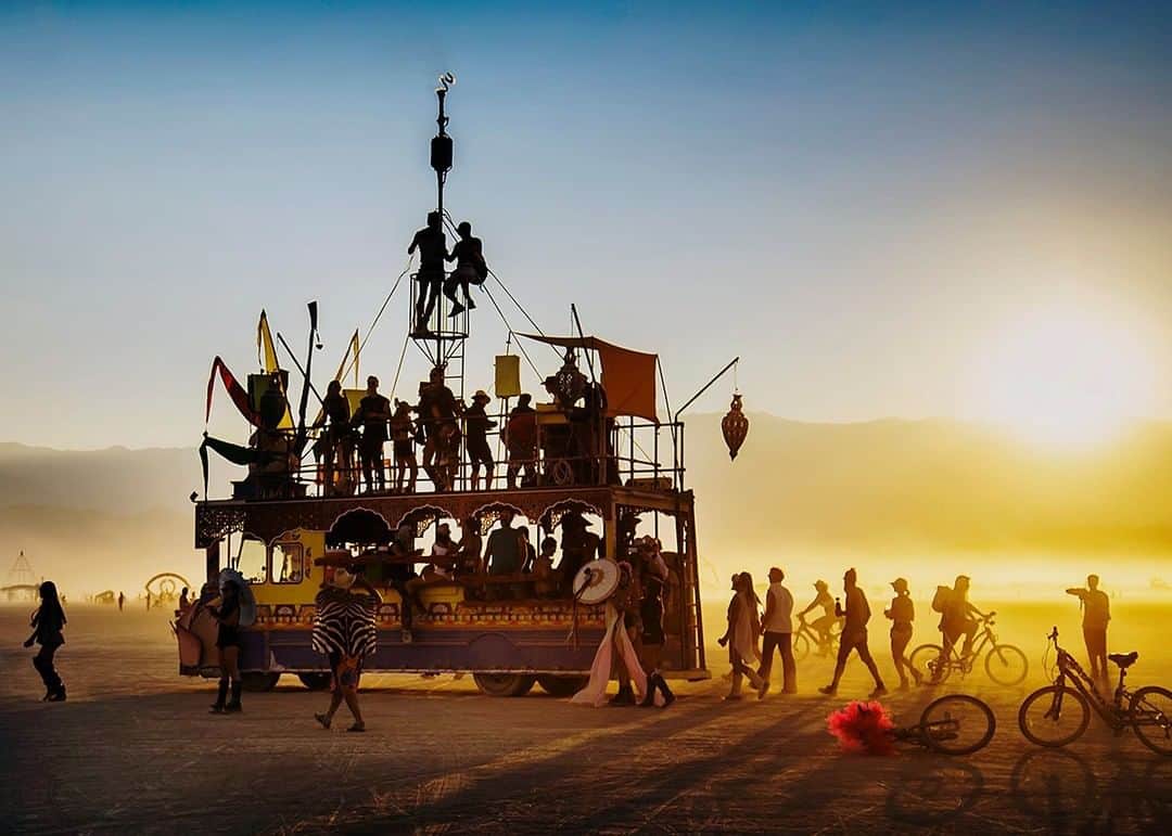 National Geographic Travelさんのインスタグラム写真 - (National Geographic TravelInstagram)「Photo by @dina_litovsky | The Burning Man festival has been canceled amid the COVID-19 pandemic. This will be the first time in 34 years that the annual art and music festival held in Nevada will not take place. Last year’s event attracted more than 80,000 people. I have attended the festival several times in the last decade, and this feels like the end of an era. This image was taken in 2017. For more images, follow me @dina_litovsky.」4月23日 1時06分 - natgeotravel