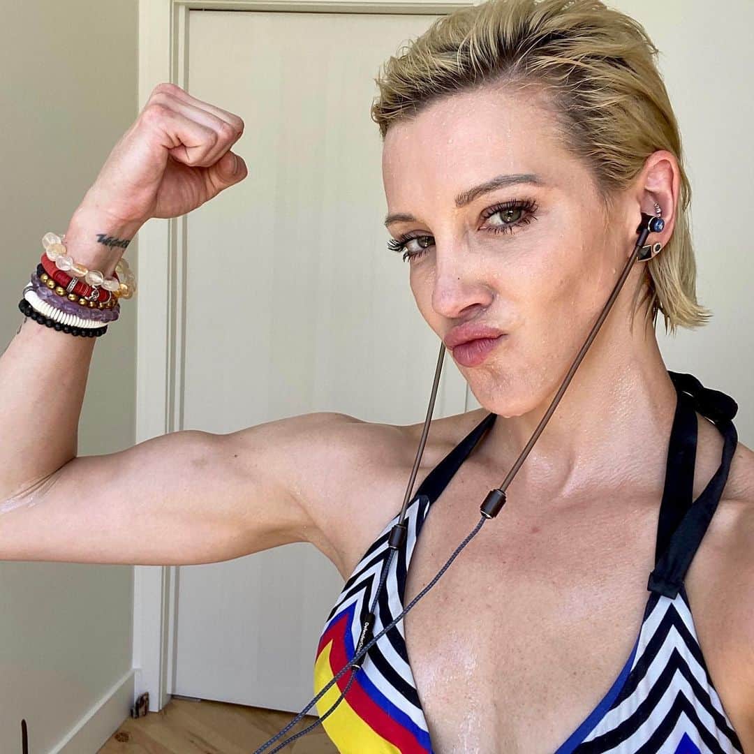 ケイティ キャシディさんのインスタグラム写真 ケイティ キャシディinstagram Morning Home Workout Done Right Staysafe Stayhealthy 4月23日 2時00分 Katiecassidy
