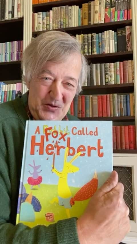 スティーヴン・フライのインスタグラム：「“A Fox Called Herbert” by @margaretsturton, published by @andersenpress and read by @stephenfryactually . Every donation to Save with Stories will help the children and families who’ve been hardest hit by the coronavirus crisis, both in the UK and around the world, providing the most vulnerable  families with the food they need, as well as access to early learning resources and simple household goods. . If you can, please donate to Save the Children by visiting our website at savethechildren.org.uk/savewithstories. Link in the bio. . Or you can text STORIES to 70008 to give a one-off donation of £5. . Together, we can help families get through this. . You’ll be billed £5 plus standard rate text message. We receive 100% of your donation. By texting STORIES you agree to calls about fundraising appeals, campaigns, events and other ways to support. Include NO PHONE to opt out of calls. Queries? 02070126400. Read our Privacy Policy savethechildren.org.uk/privacy The Save the Children Fund is a charity registered in England and Wales (213890) and Scotland (SC039570) . #SaveWithStoriesUK #SaveWithStories #GrowingThroughThis」