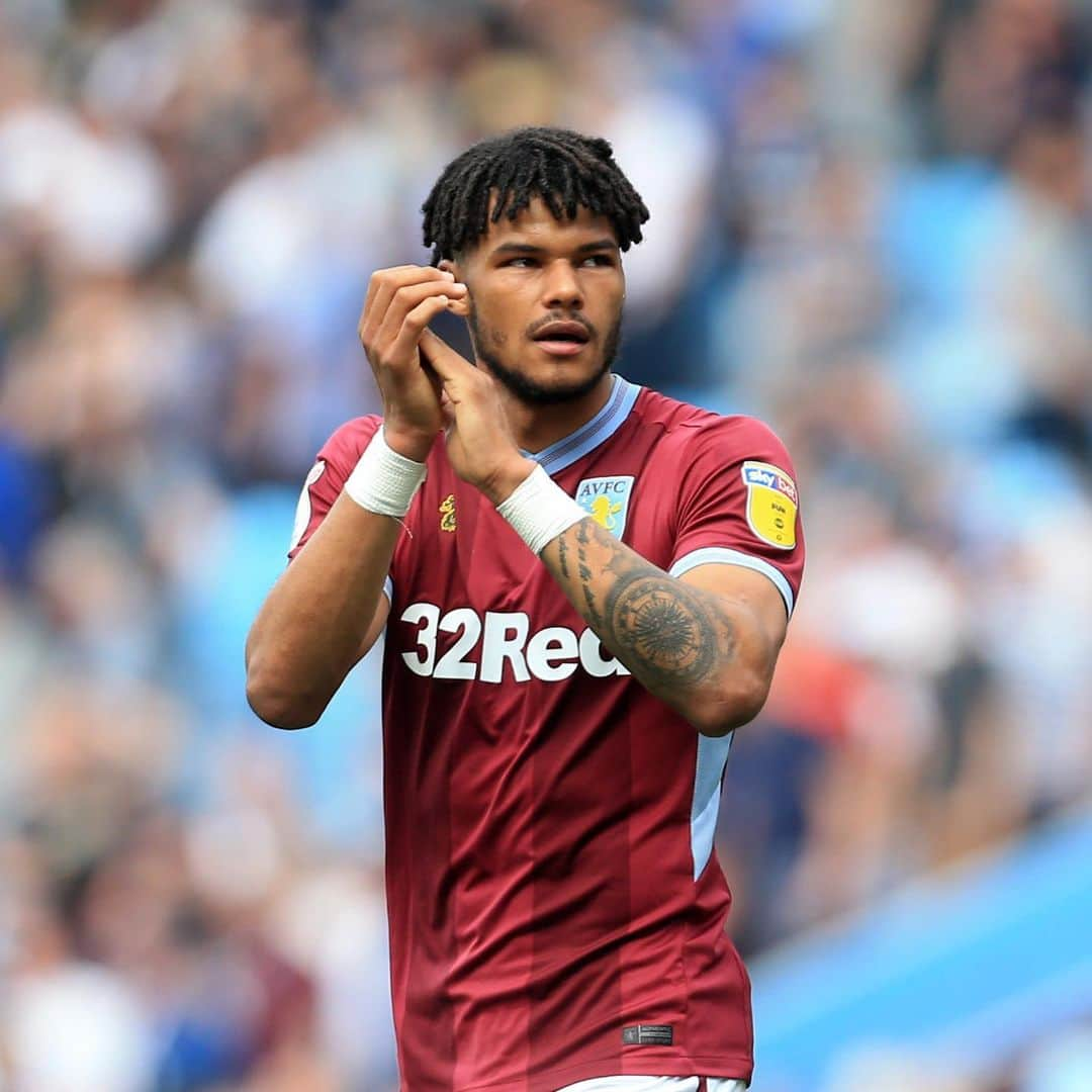 タイローン・ミングスさんのインスタグラム写真 - (タイローン・ミングスInstagram)「Looking back to this day last year, creating history with 10 wins in a row & securing our play-off spot! #avfc」4月23日 2時18分 - tyronemings