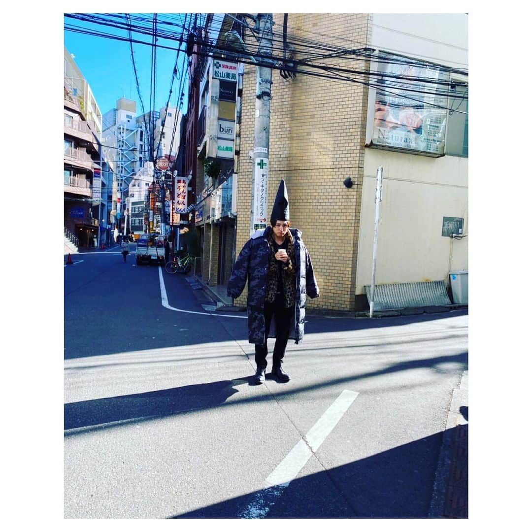 桐山漣さんのインスタグラム写真 - (桐山漣Instagram)「・ 今週土曜は分かっているね？ みんなとようやく合流であるな お待たせ。 #寒くて避難中」4月23日 2時11分 - renn_kiriyama_official