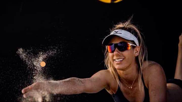 エイプリル・ロスのインスタグラム：「*sound on* A clip from my chat with @hollymcpeak & @annemarieandersontv on their @sportslikeabosspodcast last week about the current state of...everything🤯 Along with some other fun stuff🙏🏼 The episode is live now if you’d like to check it out! 📡 *linked in my story! 🔗」