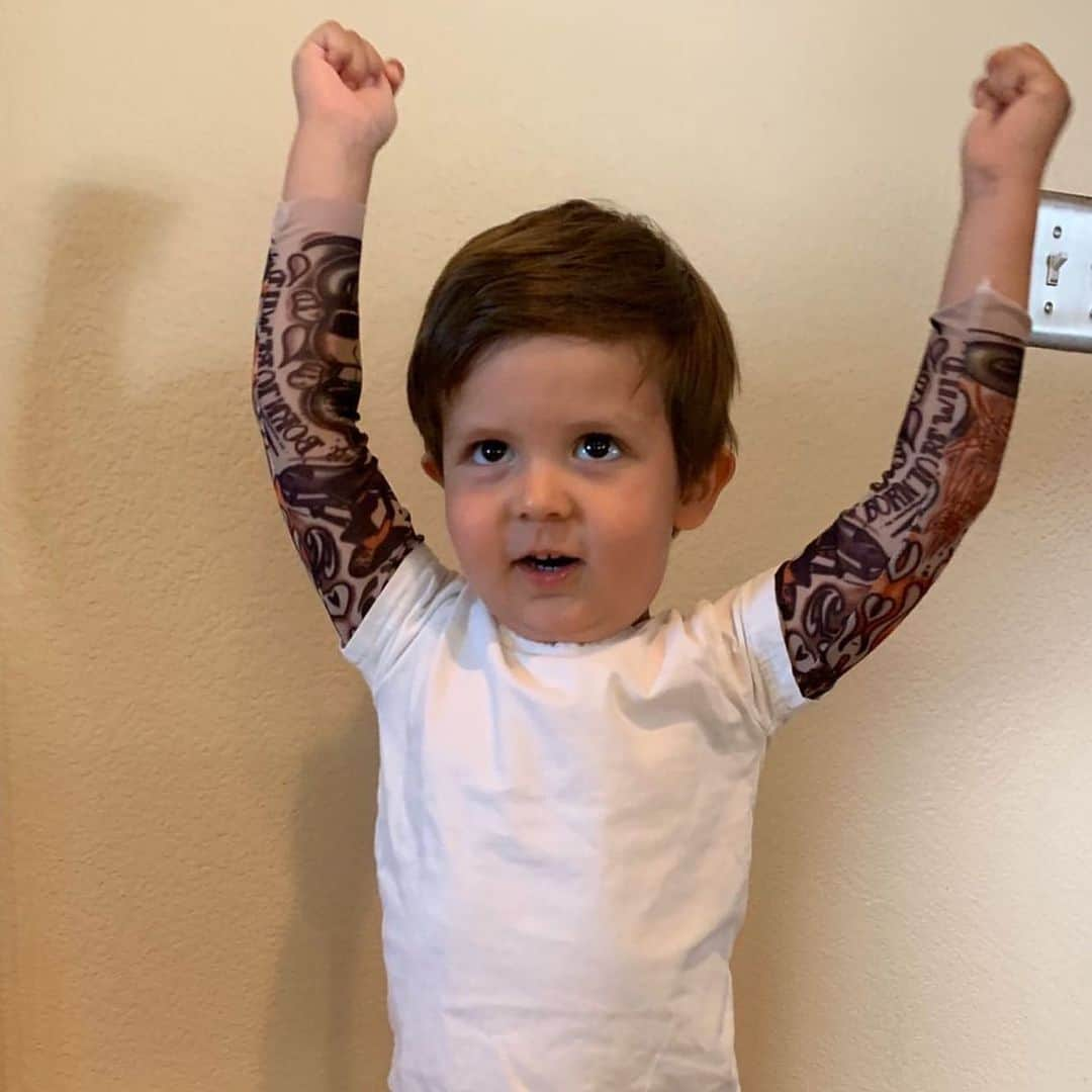 ターニャ・テイトさんのインスタグラム写真 - (ターニャ・テイトInstagram)「Got Ozzie a cute T-shirt. Look at the arms looks really cool. Trying to get a 2 year old to take a picture though, LOL. These are the cutest photos I captured of Ozzie. They have other cool kids and baby stuff on the website. Check out the tattoo baby onsie that’s super cute. They are still shipping during the stay at home orders. ... .... What was the coolest thing you had as a kid or bought for a little one? ... ... Got it from hungryseal.com @hungrysealstore #notanad #ilikeit #kidstshirt #tattooclothing #tattookid」4月23日 3時02分 - tanyatate