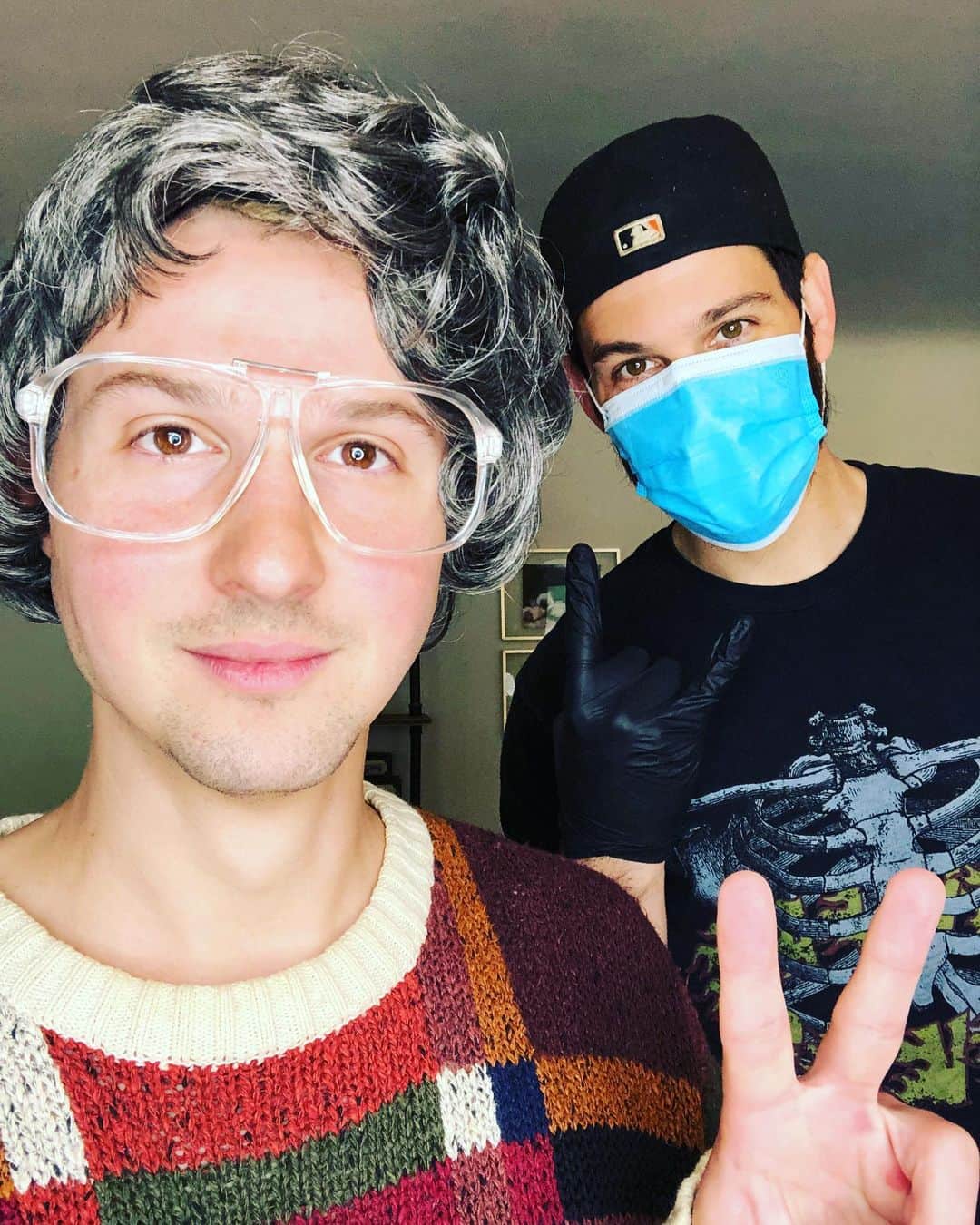 のインスタグラム：「Totally normal selfie with @caseydeidrick in 2020. TikTok has really changed the way I dress.」