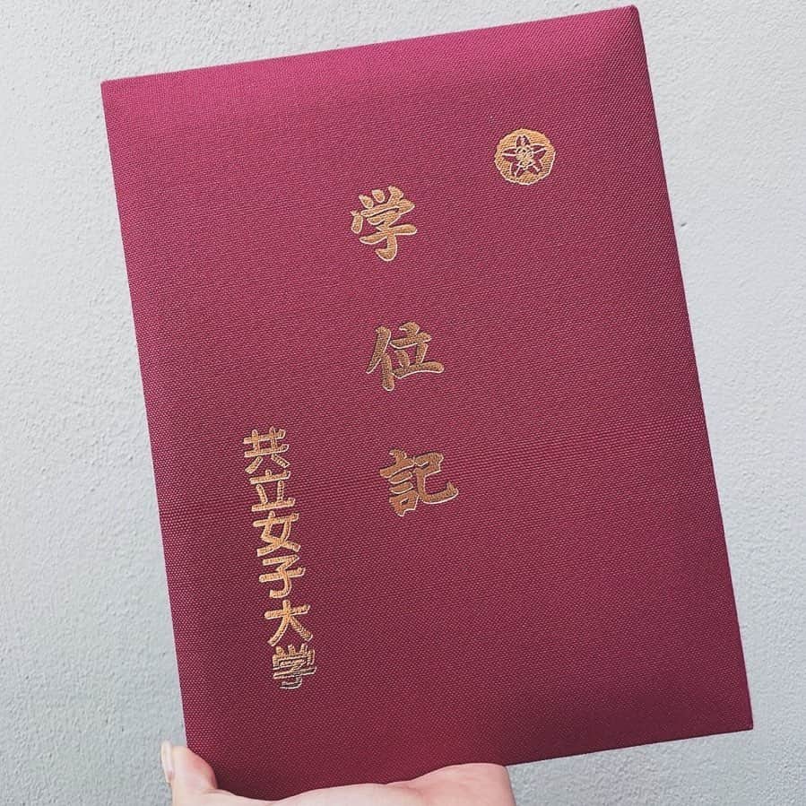 中谷彩伽のインスタグラム：「. 載せてなかった(´∀｀*) 卒業🎓🌸」