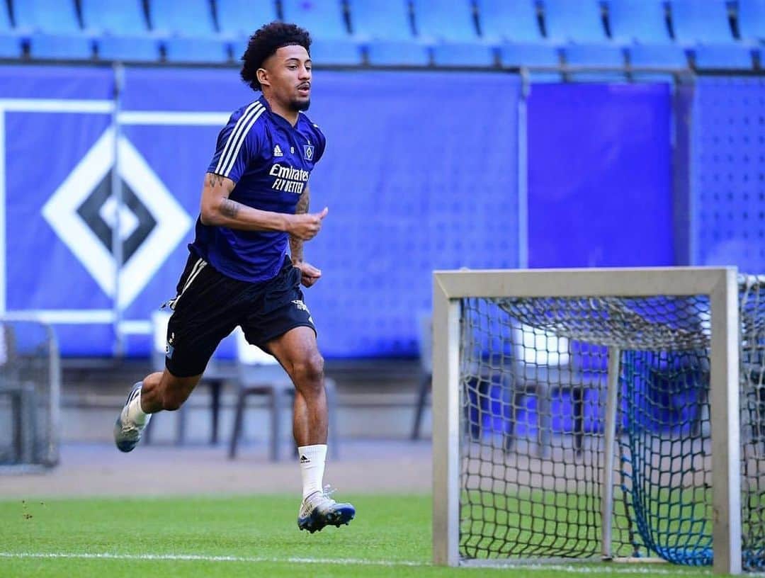 ジェレミー・ドゥツィアクのインスタグラム：「If you fell down yesterday,stand up today! I’M BACK 💪🏾 #alhamdulillah#JD8 @hsv」