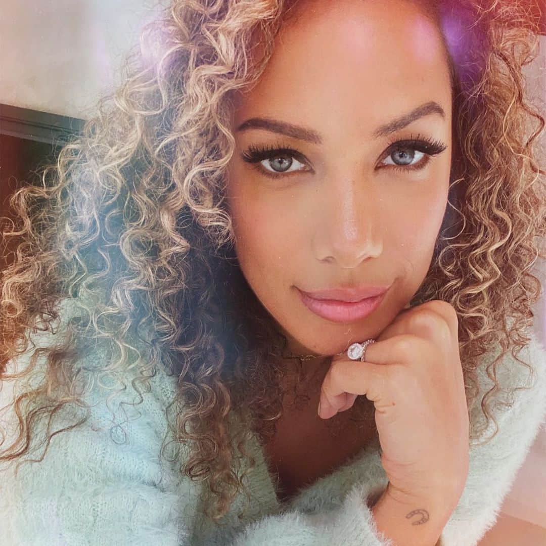レオナ・ルイスのインスタグラム：「How u doin 💜」