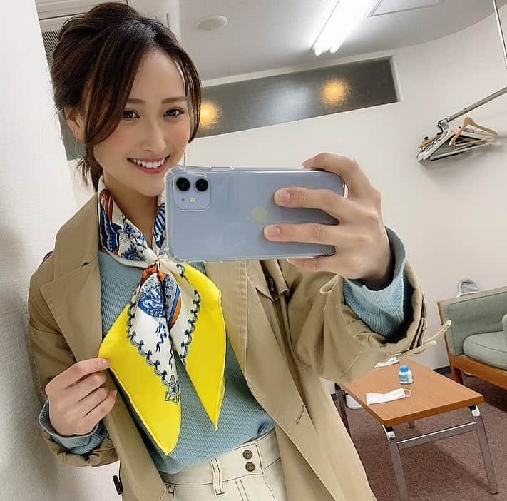 財津南美さんのインスタグラム写真 - (財津南美Instagram)「ㅤㅤㅤㅤㅤㅤㅤㅤㅤㅤㅤㅤㅤ 今日は私服だったんですが、首元が寂しかったのでスタイリストさんからスカーフをお借りして出演しました✨ㅤㅤㅤㅤㅤㅤㅤㅤㅤㅤㅤㅤㅤㅤㅤㅤㅤㅤㅤㅤㅤㅤㅤㅤㅤㅤㅤㅤㅤㅤㅤㅤㅤㅤㅤㅤㅤ 普段あまりスカーフを巻くことってないんですが、華やかになってかわいいですね☺️💡ㅤㅤㅤㅤㅤㅤㅤㅤㅤㅤㅤㅤㅤㅤㅤㅤㅤㅤㅤㅤㅤㅤ  #KBC#サワダデース#感じてお天気#スカーフ」4月23日 13時17分 - zaitsu_minami