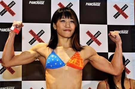 朱里さんのインスタグラム写真 - (朱里Instagram)「今日は pancraseに参戦してた時の計量の写真を載せる🐈  #weightloss #pancrase #mma #memories #swimwear #muscle #photography」4月23日 14時00分 - syuri_official