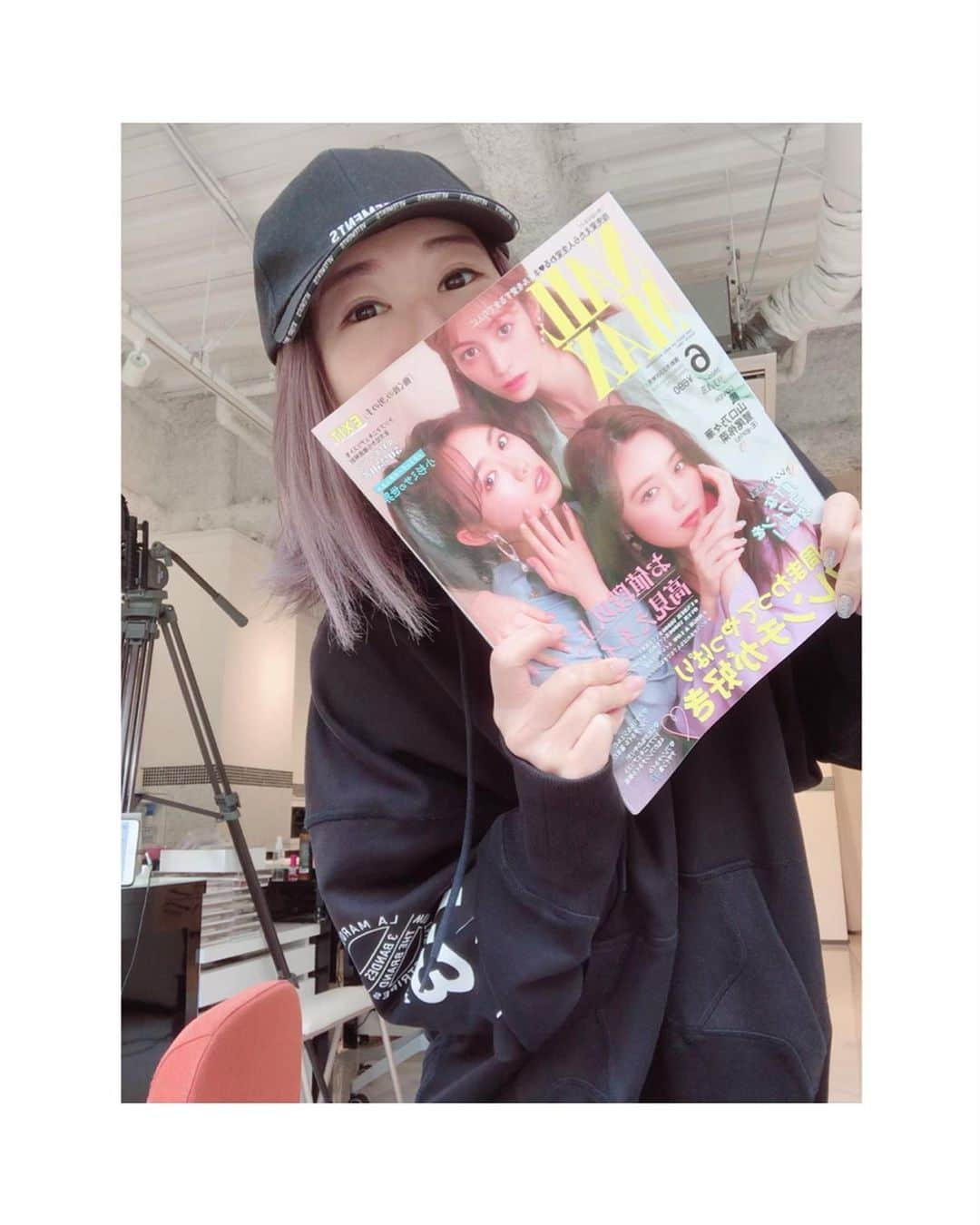 Mayu Ogawaさんのインスタグラム写真 - (Mayu OgawaInstagram)「🌟NAIL MAX 6月号🌟﻿ 4/22 本日発売♪﻿ @nailmax_official ﻿ ﻿ @kyokokudonail きょんきょんとコラボ♪﻿ ﻿ いろんな先生がお役立ちグッズを紹介してます♪﻿ もー、みんな! すごい！驚❗️﻿ ﻿ ぜひ見てみてね😉 ﻿ ﻿ アイメイク10パーセント動画🤣﻿ マツゲないと自信ない..笑﻿ ﻿ #nailmax #ネイルマガジン #サロンお役立ち情報﻿ #mdanail #mdamayu﻿ #銀座ネイルサロン﻿ #stayhome」4月23日 14時26分 - m_d_a