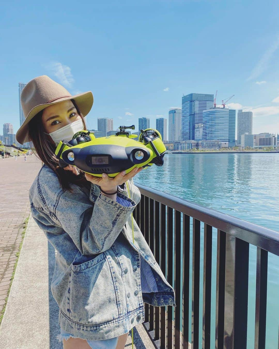 MEGUMIさんのインスタグラム写真 - (MEGUMIInstagram)「水中ドローンで水中偵察🐸  #fifishv6  クラゲとか魚とか撮影できた🐟  それにしても本当に海にはたくさんのビニール袋がたくさん浮いていた、、、 海にゴミを捨てないで下さい😢　 海の近くで遊ぶ時は風でゴミが飛ばないように気をつけよう〜😢 #水中ドローン#girlsdrone #dronephotography #dronepilot #droneschool#travel#photo#dsj#dji#followme #ドローン#ドローン撮影 #ドローン空撮 #ドローン操縦 #ドローン女子 #ドローンスクール #ドローン好きな人と繋がりたい#旅行が好きな人と繋がりたい #海が好きな人と繋がりたい#海にゴミを捨てないで」4月23日 14時26分 - mgm1223