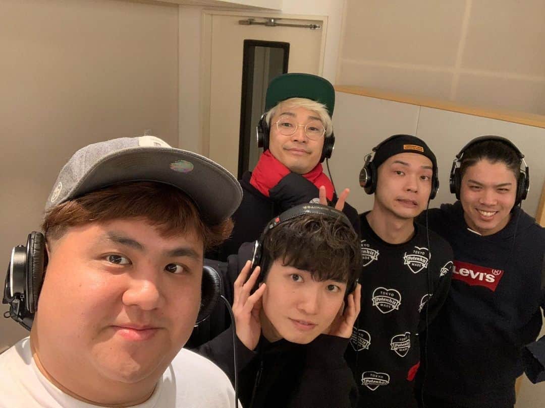 池田真一のインスタグラム：「みんなー！ Runny Noize  3rd Mini ALBUM 「Thank God It's Runny's Day」 買ったかな？僕は買ったよ！ 特に僕は 『Cut Cheese Cut Cheese』が好きかな☺️ こっちこっち〜言うだけやのにめちゃくちゃ緊張したけど収録は2分で終わったよ！ 一応、cheeseも一緒に言うてます☺️」