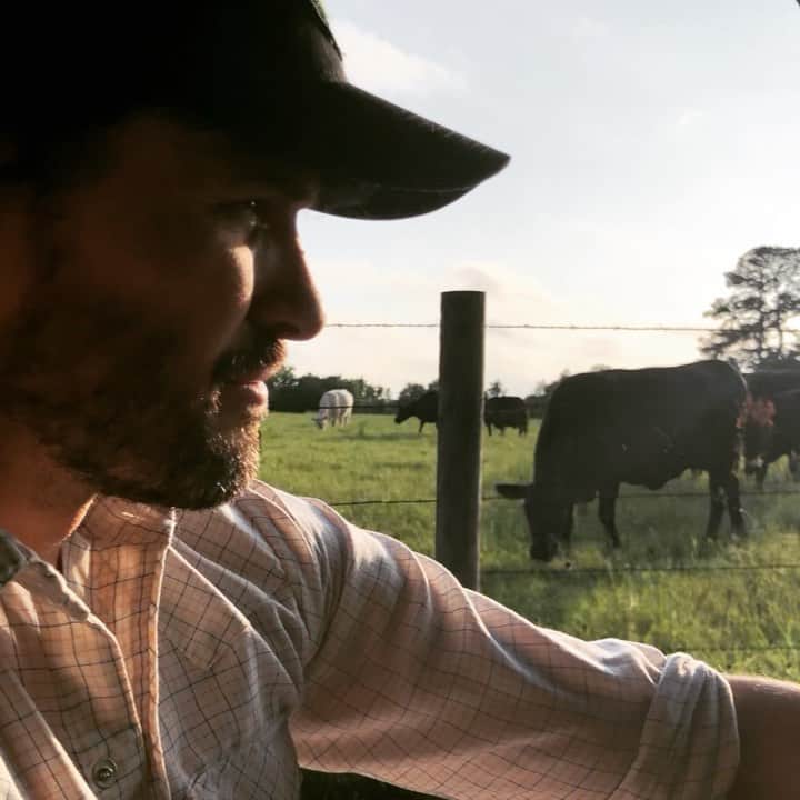 オースティン・ニコルズのインスタグラム：「Maybe I’ll be a rancher now...」