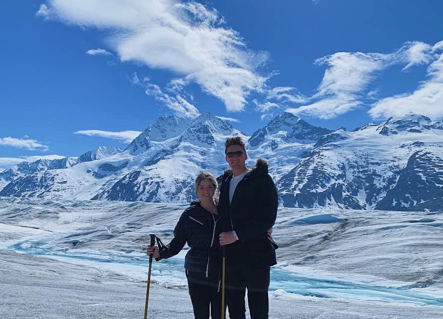 のインスタグラム：「I’ve been lucky to travel to some pretty incredible places in my life and Alaska is still one of my favorites 🤍 Happy #earthday 🌎」