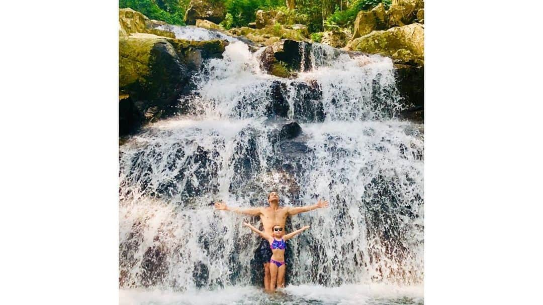 ライアン・ハンセンさんのインスタグラム写真 - (ライアン・ハンセンInstagram)「Happy #earthday from one of our favorite places on EARTH!! #fiji 2019 🌍 ❤️」4月23日 6時40分 - hiryanhansen