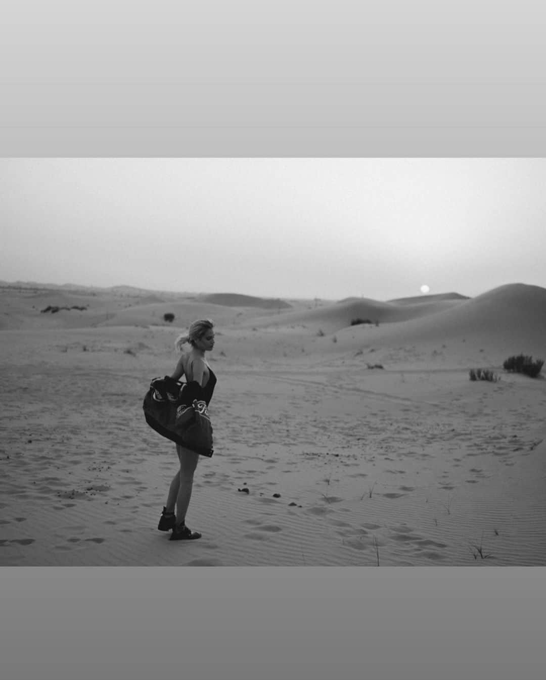 MEREDITH MICKELSONさんのインスタグラム写真 - (MEREDITH MICKELSONInstagram)「i love you earth. happy earth day. each trip shocks me how beautiful our planet is. 🌍」4月23日 6時49分 - meredithmickelson