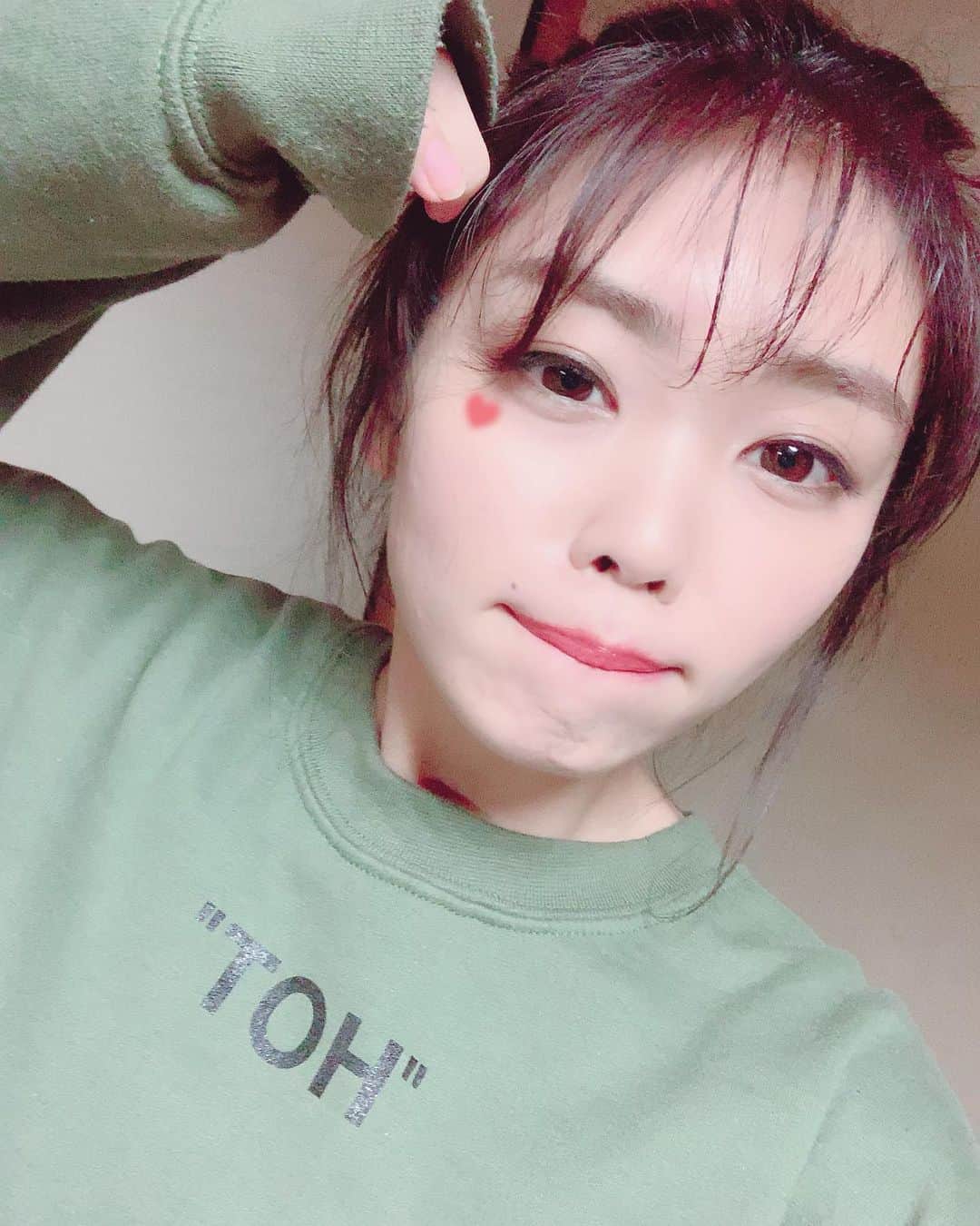のインスタグラム：「また前髪を作りたい欲でてきた！！ 悩む😭 でもセットが面倒なんだよな、、 デコも狭いからなんか思い描いてる前髪になかなかならない。。 #グラビア #グラドル #グラビアアイドル #costume #コスチューム #モデル #model #撮影 #gravure #Japan #japanese #japanesegirl  #水着 #Bikini #girl #コロナに負けるな #グラビアチャレンジ」