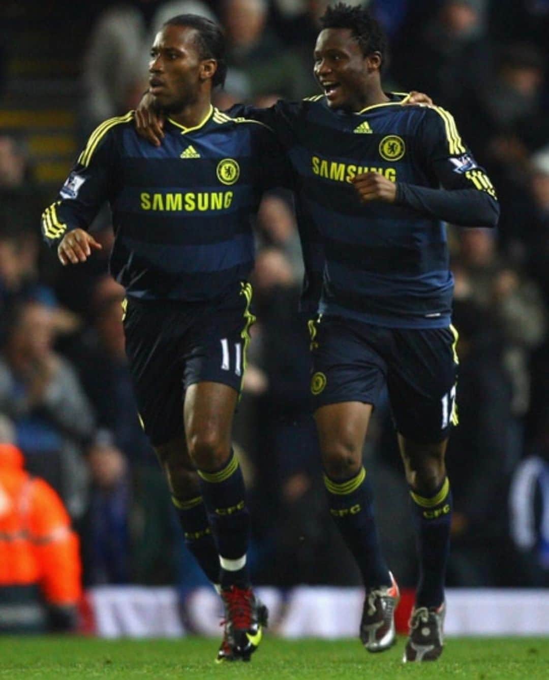 ディディエ・ドログバのインスタグラム：「Happy birthday young fellas @mikel_john_obi @davidluiz_4 @chelseafc」