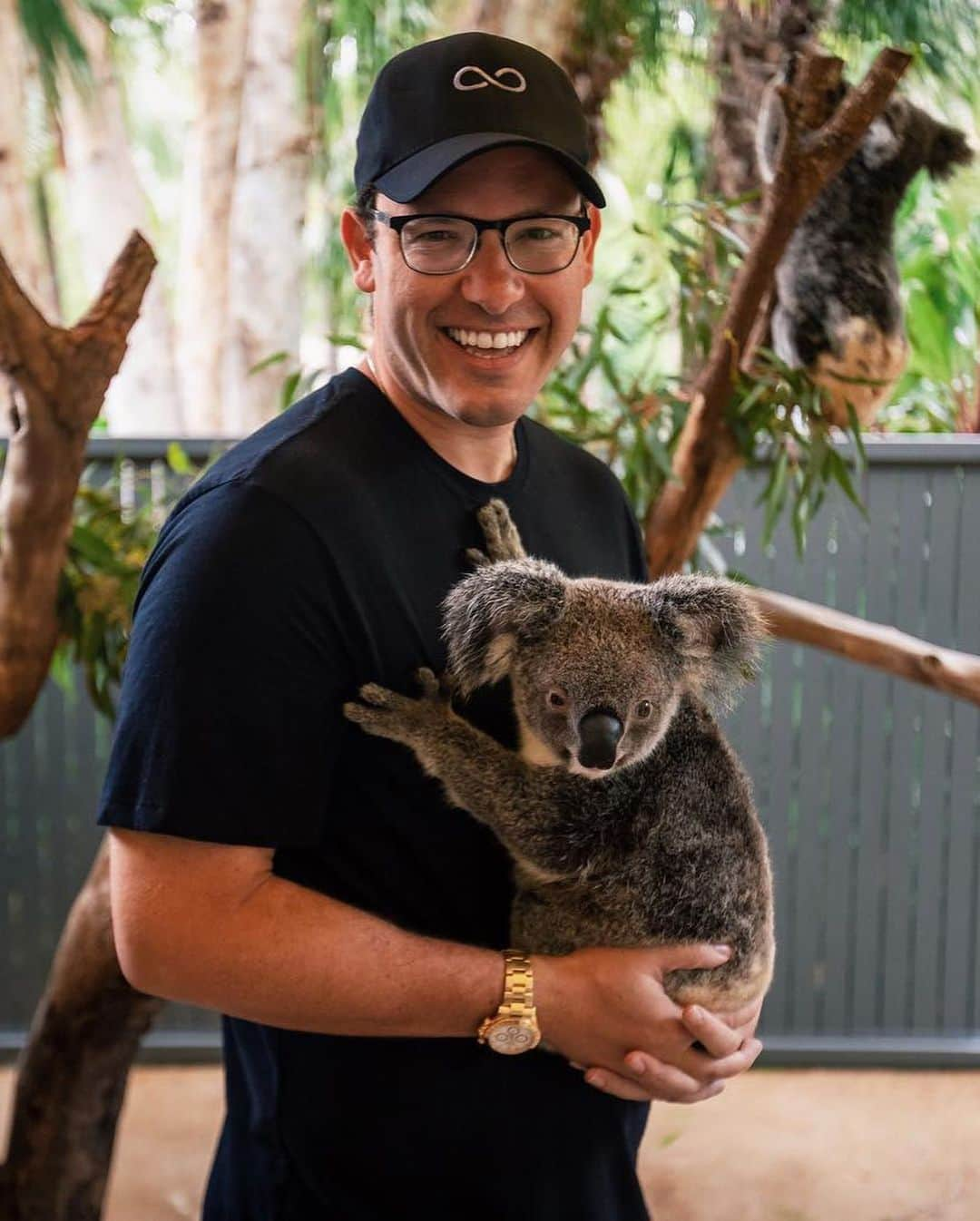 ティモシー・サイクスさんのインスタグラム写真 - (ティモシー・サイクスInstagram)「Our planet is so incredible and since today is #earthday I gotta say how grateful I am to have met so many amazing animals and be able to support the hardworking charities that care for them through the @karmagawa Foundation founded by @badboi and myself. It’s a scary time for too many species that we will lose in the next few years unless we make some serious changes with the way we live and treat this planet and the Coronavirus, which likely is a zoonotic disease that spread to humans due to unhygienic wild animal markets, should be a wakeup call to everyone! WE MUST RESPECT ANIMALS, OUR PLANET AND EACH OTHER MUCH MORE — let’s come out of this crisis wiser and more full of gratitude/love/appreciation before we create another crisis that kills even more innocent people and animals alike! #endanimalcruelty #animallover #happyearthday #coronavirus #karmagawa #drjewlittle」4月23日 7時54分 - timothysykes