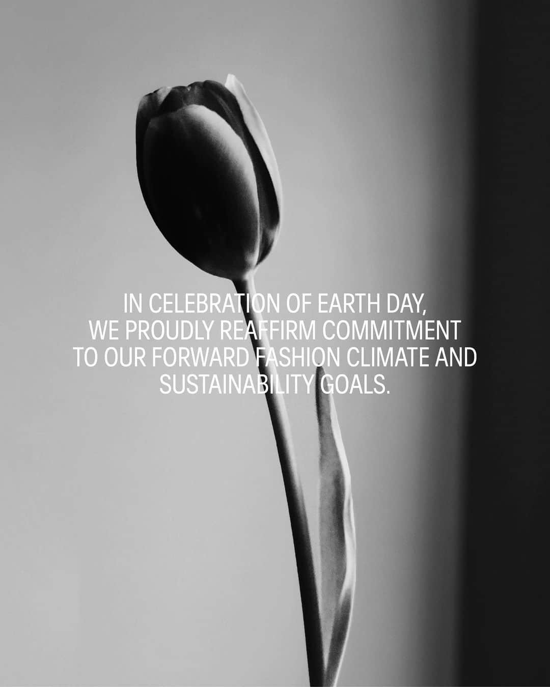 Calvin Kleinさんのインスタグラム写真 - (Calvin KleinInstagram)「In celebration of Earth Day, we proudly reaffirm our commitment to our Forward Fashion climate and sustainability goals. ⠀⠀⠀⠀⠀⠀⠀⠀⠀⠀⠀⠀⠀⠀⠀⠀⠀⠀⠀⠀ ⠀⠀⠀⠀⠀⠀⠀⠀⠀⠀⠀⠀⠀⠀⠀⠀⠀⠀⠀⠀ INNOVATE FOR CIRCULARITY Foster and harness innovation to design and manufacture products that eliminate product waste. ⠀⠀⠀⠀⠀⠀⠀⠀⠀⠀⠀⠀⠀⠀⠀⠀⠀⠀⠀⠀ REGENERATE MATERIALS Transition key product and packaging materials to sustainable alternatives, and support regenerative agriculture practices, while protecting animal welfare.  END WASTE All CALVIN KLEIN offices, distribution centers and stores will achieve zero waste and eliminate single-use plastics by 2030.  ELIMINATE CARBON EMISSIONS All CALVIN KLEIN offices, warehouses and stores will be powered by renewable electricity by 2030. ⠀⠀⠀⠀⠀⠀⠀⠀⠀⠀⠀⠀⠀⠀⠀⠀⠀⠀⠀⠀ ⠀⠀⠀⠀⠀⠀⠀⠀⠀⠀⠀⠀⠀⠀⠀⠀⠀⠀⠀⠀ For further details, click the link in bio.」4月23日 7時57分 - calvinklein