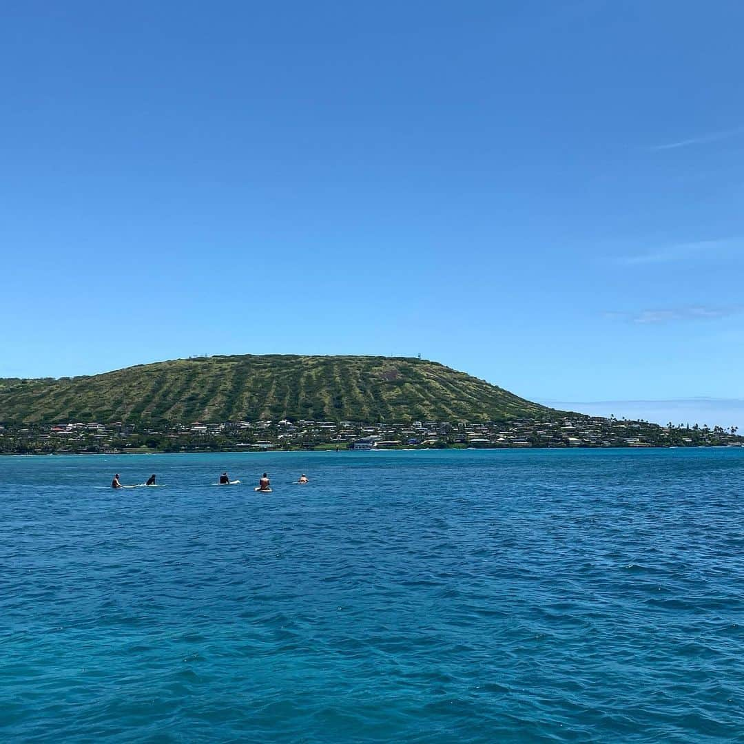 エビアン・クーさんのインスタグラム写真 - (エビアン・クーInstagram)「Happy earth day - blessed to grow up in Hawaii where we are all surrounded by nature. Truly it’s a magical place 🌍 🌺🌞🌈🐠 #地球の日」4月23日 7時59分 - avian_official