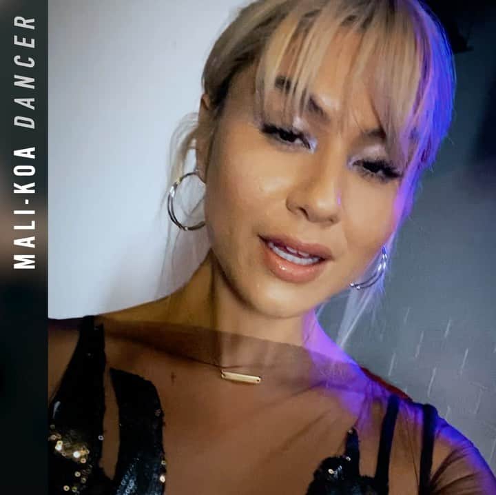 Mali-Koa Hoodのインスタグラム：「What a big whirlwind of a day. The video for “Dancer” is now live over on my YouTube page. I wanted to do something out of my comfort zone and dancing only seemed apt. Many thanks to the team who made it possible and special thanks to @jess_journo director and @darcyjaynewallace choreographer. My entire team and @joshnesden for BTS.  To the wonderful professionals  @ethansamueljacobs  @jakubfran  @rosalie.danceartist  @ezzyxnzewi  @amielaurencarter  Comment below and let me know what you think of the song and video! If you haven’t seen or heard it yet, link in bio X」
