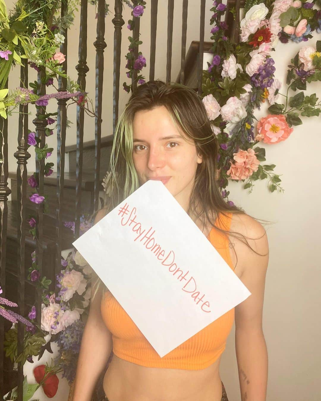 ベラ・ゾーンさんのインスタグラム写真 - (ベラ・ゾーンInstagram)「Hey everyone, I just wanted to let you know that I’m signing the “Stay Home, Don’t Date” petition on Change.org to encourage everyone to continue practicing safe, physical distancing, especially those of you who are tempted to go out and date! Even though we are separated physically, it doesn’t mean that we have to feel alone. As a part of this petition, I’m taking the “I’m Live with Friends” challenge that I’ll be posting later. Snap a picture of yourself live chatting with friends and post it using #IMLIVEWITHFRIENDS, tag @ImLivewithFriends, and challenge 3 others to do the same. Let's show the world how we're staying home but still socially connecting with friends. In return, ImLive is donating $1 for every person who completes the challenge to Covid-19 relief! Remember, Stay home, don't date! @stayhomedontdate #STAYHOMEDONTDATE  https://www.change.org/stayhomedontdate」4月23日 8時30分 - bellathorne