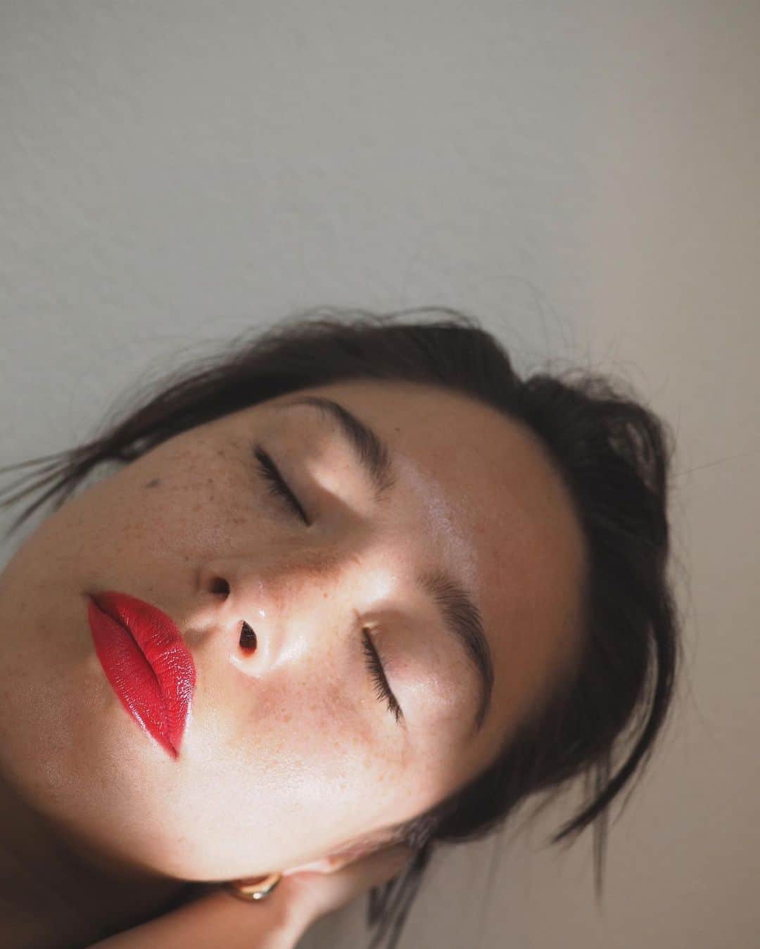 松島エミのインスタグラム：「Wake me up when... #quarantinediaries #isolation」