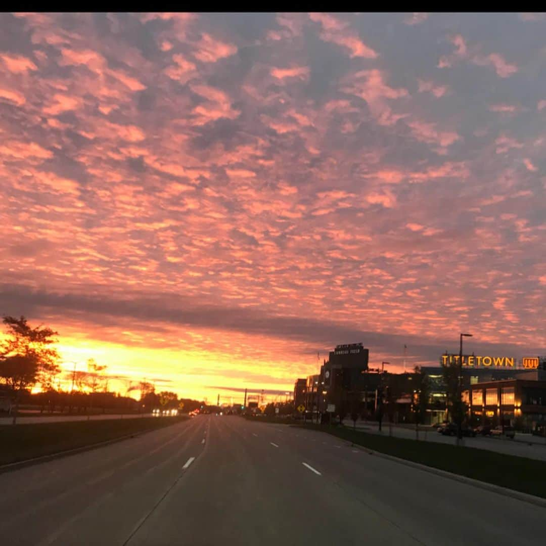 アーロン・ロジャースさんのインスタグラム写真 - (アーロン・ロジャースInstagram)「The Earth is so beautiful, let’s remember today #earthday and every day to take care of her better ❤️ #nofilters #justbeauty #tetons #greenbay #greatzobes #NZ #」4月23日 8時44分 - aaronrodgers12