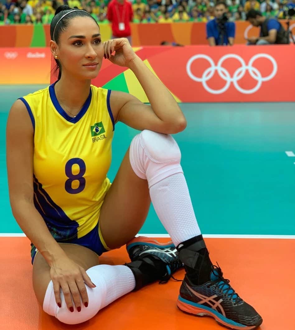 ジャケリネ・カルバリョさんのインスタグラム写真 - (ジャケリネ・カルバリョInstagram)「💛💚💛💚💛💛💚💛 . #brasil #voleibol #amor」4月23日 8時48分 - jaqueline