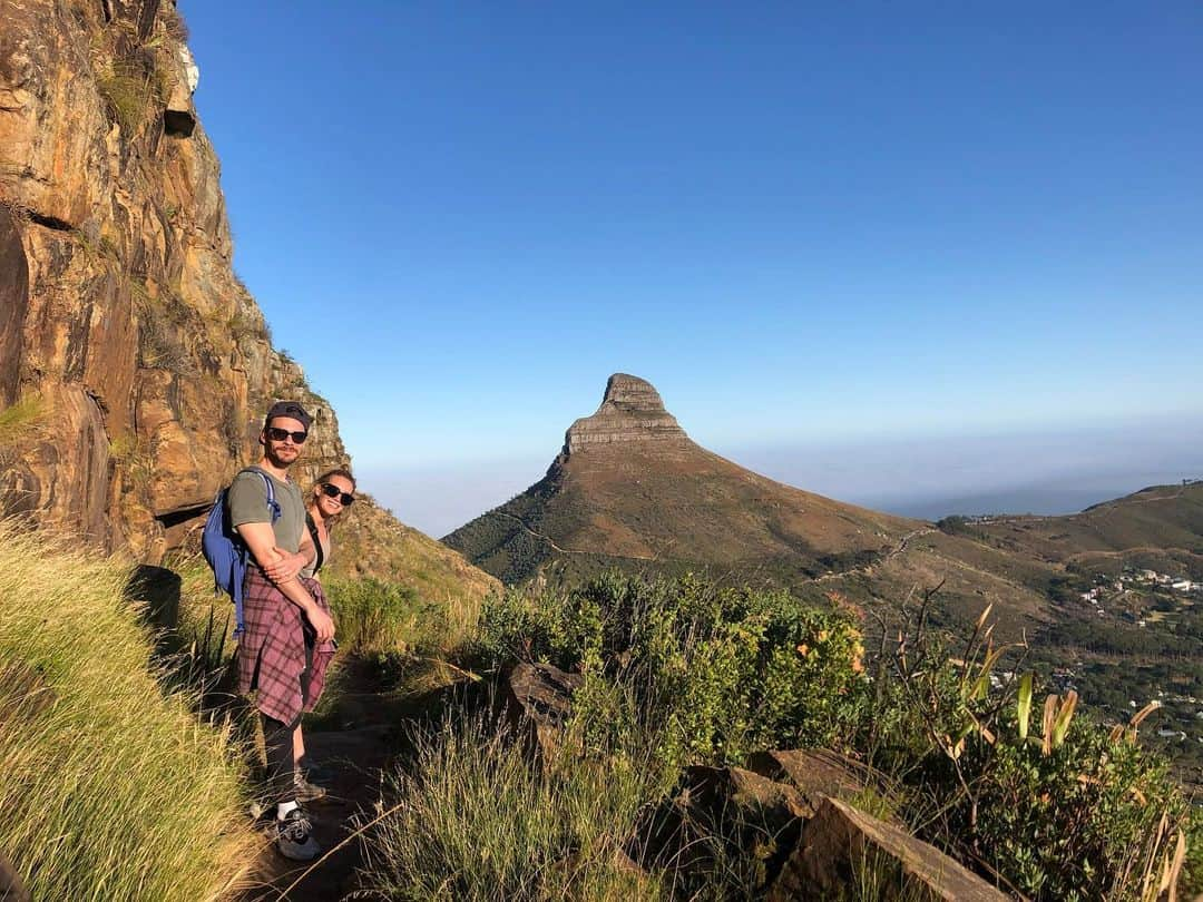 ヒラリー・ダフさんのインスタグラム写真 - (ヒラリー・ダフInstagram)「After 2 hours of climbing table mountain in Cape Town I remember @matthewkoma  casually asking how much further .. and when our guide easily threw over her shoulder “just two and half hours more” ...I would pay money to watch Matt register if she was joking or not! It  was such an adventure.... we’ve also never been as hungry after tackling that bad boy #earthday」4月23日 8時55分 - hilaryduff