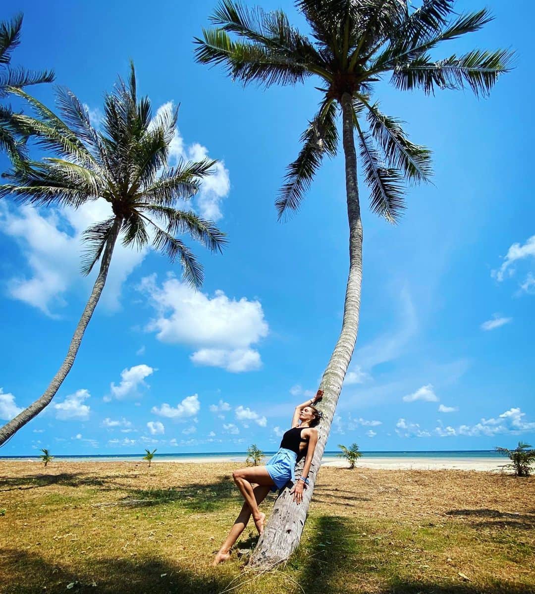 のインスタグラム：「Simply greatful ❤️ Happy Earth Day 🌏 •  #earthday #love #inspiration #greatful」
