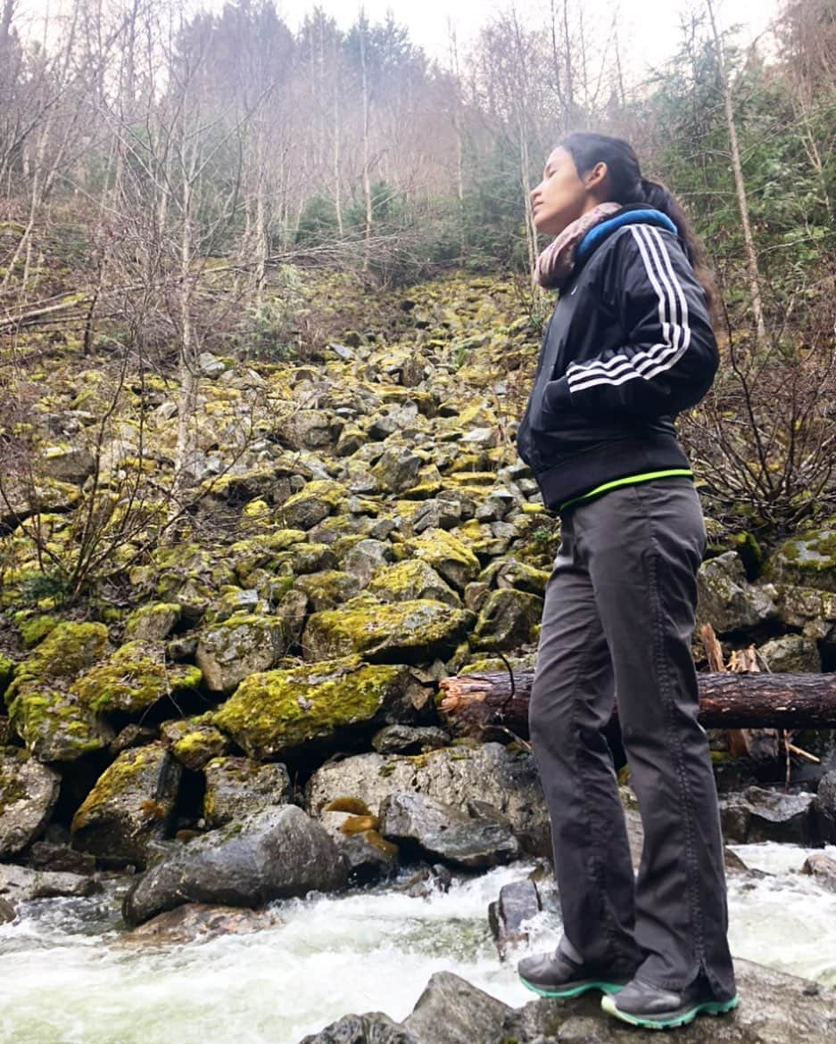 ダナイ・ガルシアさんのインスタグラム写真 - (ダナイ・ガルシアInstagram)「Time to Breath my friends.  It’s earth day 🤩🥰💎👑 We need the tonic of wildness—to wade sometimes in marshes where the bittern and the meadow-hen lurk, and hear the booming of the snipe; to smell the whispering sedge where only some wilder and more solitary fowl builds her nest, and the mink crawls with its belly close to the ground.  #happyearthday #danaygarcia #totheinfinityandbeyond #gratitude #blesses #sunset #middleofnowhere #justbreathe #moving #blesses #community #quotestoliveby  Never forget the magic 👑#queen」4月23日 9時59分 - danaygarcia1