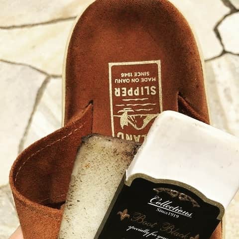 THE COLUMBUS CO.,LTD.さんのインスタグラム写真 - (THE COLUMBUS CO.,LTD.Instagram)「晴天のためスエード靴を一斉にお手入れ。  スエードサンダルの染みにはBBクリーニングバー！  ナチュラル（天然ゴム）からのホワイト（消しゴム）でフィニッシュ！！ #stayhome #靴磨き #シューズケア #コロンブス #columbus #ブートブラック #bootblack」4月23日 10時09分 - columbus_official_