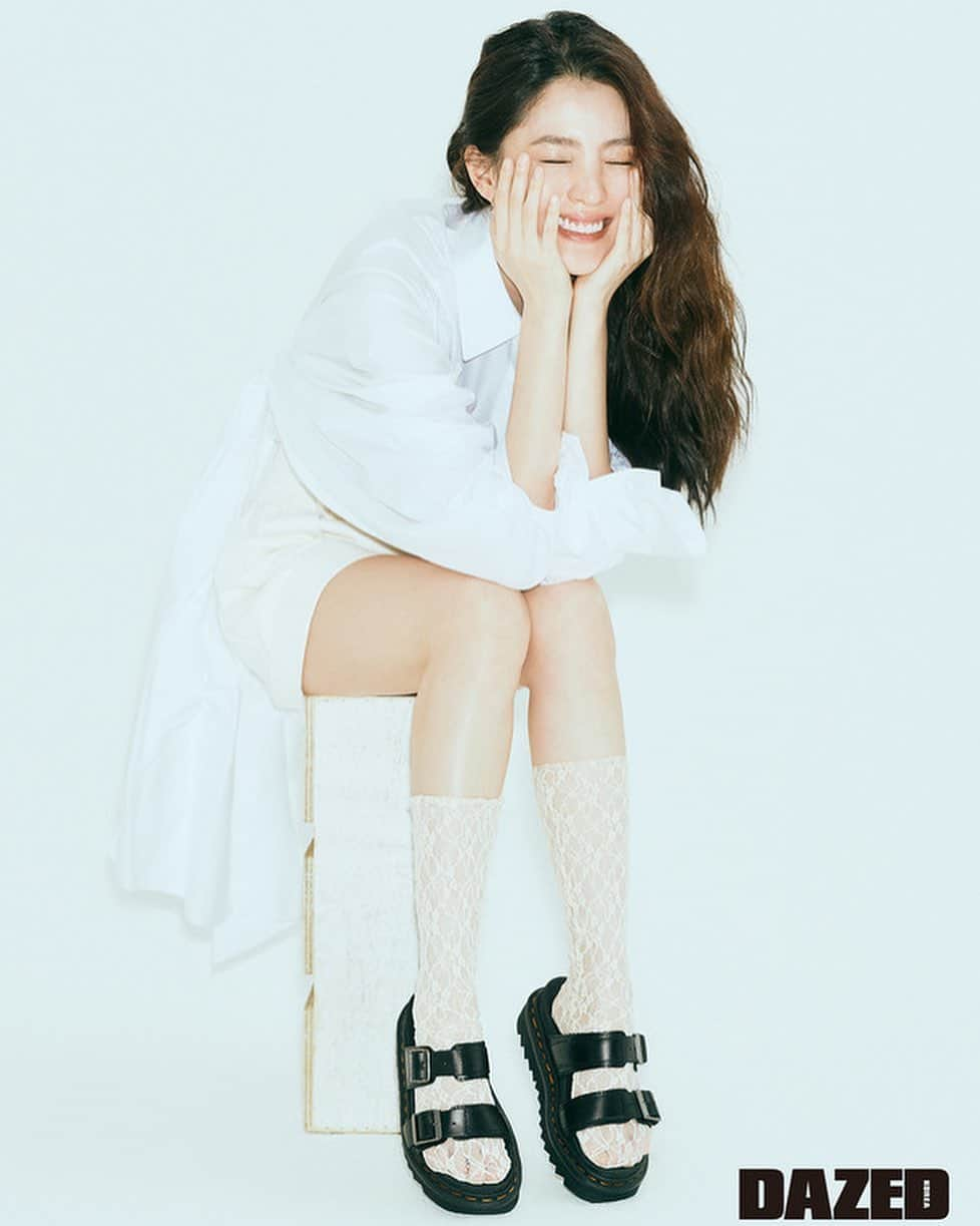 ハン・ソヒさんのインスタグラム写真 - (ハン・ソヒInstagram)「#dazedkorea 🖤 #drmartens」4月23日 10時02分 - xeesoxee