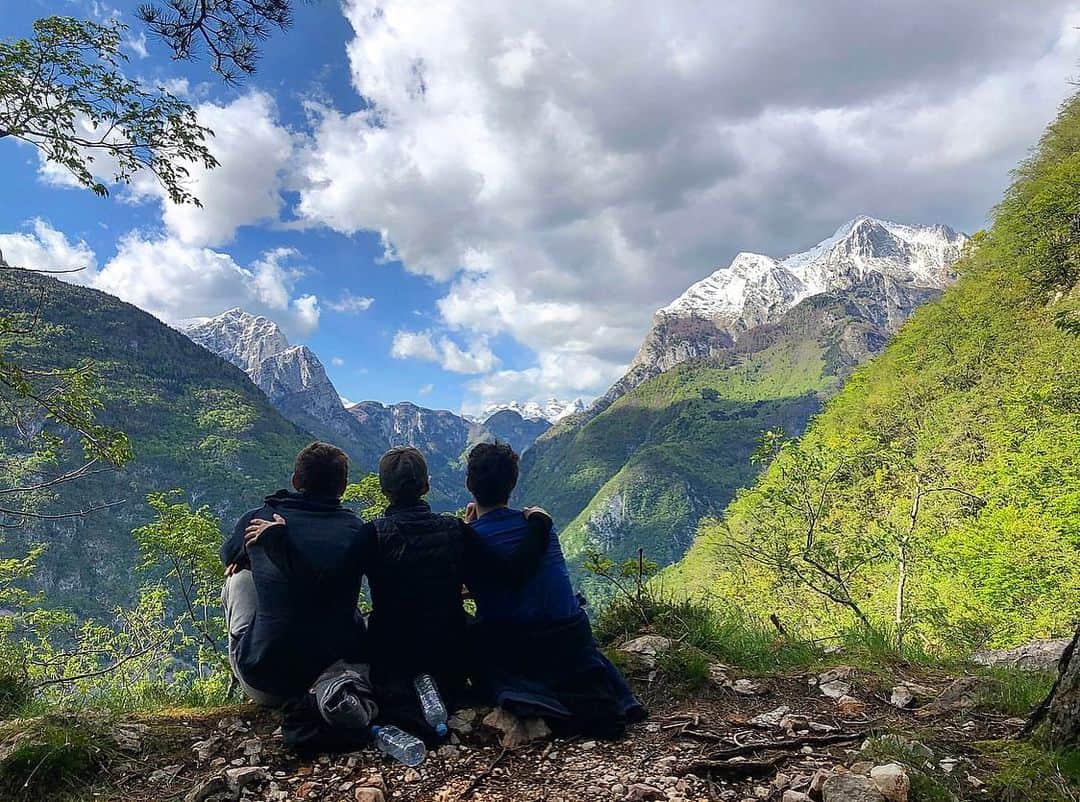 ジェイソン・ブラウンのインスタグラム：「#EarthDay ❤️🌏」