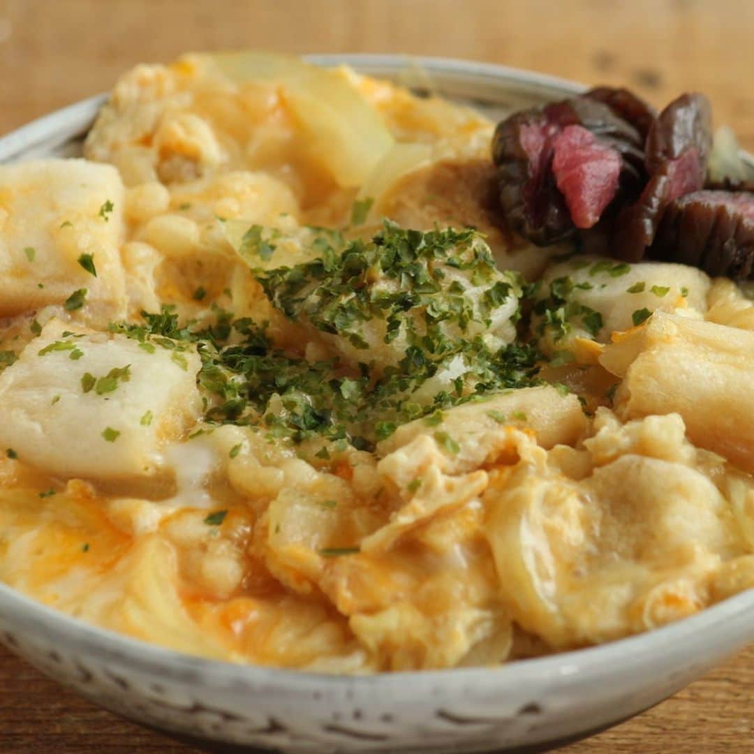 メシ通さんのインスタグラム写真 - (メシ通Instagram)「卵とお麩で、カツ丼風。  低カロリー高たんぱくのお麩で「卵とじ丼」の“何か物足りないんだよね”解消のコツ【山本リコピン】 https://www.hotpepper.jp/mesitsu/entry/y-ricopin/2020-00061  #mesitsu #メシ通 #丼 #おうち丼 #お麩 #麩 #家メシ #家ごはん #おうちごはん #卵 #玉子 #たまご #簡単 #レシピ #レシピブログ #山本リコピン #神奈川 #easy #delicious #recipe #recipeblog #yamamoto_ricopin #kanagawa」4月23日 10時45分 - mesitsu