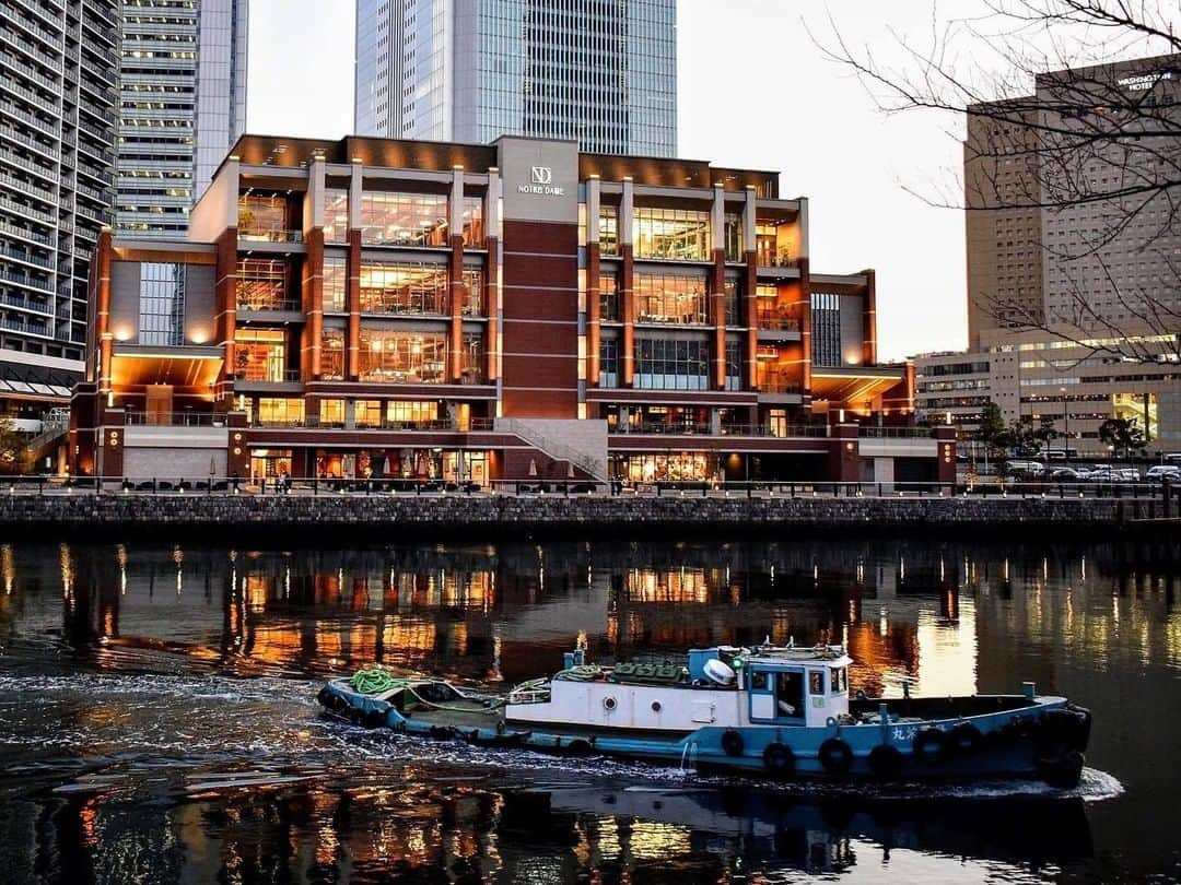 東京カメラ部 横浜分室さんのインスタグラム写真 - (東京カメラ部 横浜分室Instagram)「Photo by @photomuttoh⠀ 「運河パーク」⠀ https://www.instagram.com/p/B9h5JgQAxqL/⠀ .⠀ いいね！＆コメント大歓迎！⠀ ※投稿に関するご注意・ポリシーは東京カメラ部に準じます。詳しくは下記をご覧ください。⠀ http://app.minpos.com/fb/willvii/camera_jpn/static/guideline⠀ .⠀ #みなとみらい線フォト散歩 #みなとみらい線フォトさんぽ #みなとみらい線 #横浜 #新高島 #みなとみらい #馬車道 #日本大通り #元町中華街 #yokohama #東京カメラ部 #Japan #photo #写真 #日本⠀ Follow: @TCC.Yokohama⠀ .⠀ ※日本政府により緊急事態宣言が発令されました。 皆様、政府、自治体など公的機関の指示に従った行動をお願いします。⠀ 東京カメラ部および分室では、写真を「見る楽しみ」を提供することを通して、微力ながら皆様にわずかな時間でも癒しをお届けしたいと思っております。」4月23日 11時00分 - tcc.yokohama