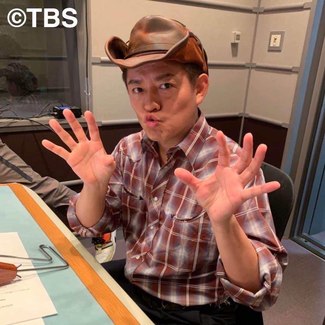 TBS「ジョブチューン」さんのインスタグラム写真 - (TBS「ジョブチューン」Instagram)「今週の「ジョブチューン」（TBS系列）は！ ⭐️ 特別編！家ご飯が楽しくなる!ピザーラ&セブン-イレブン★2時間SP🌈 ・ ・ ■ピザーラで本当に美味しいピザはどれ?超一流ピザ職人がジャッジ ■セブン-イレブン大人気商品への疑問全て解決！  今だからもう一度!家の食卓が楽しくなる人気企画をお届けします🍕🍙🥪 みなさん、家で楽しみましょう♬ ハンバーグ師匠から熱々のナレーションをお届けします❗️ ・ ・ 4/25（土）よる7時00分〜放送です！ 皆さん、どうぞお楽しみに🌈✨・ ・  #ネプチューン #バナナマン #設楽統 #日村勇紀 #土田晃之 #田中みな実 #福士蒼汰 #眞栄田郷敦 #平野ノラ #小林よしひさ #斉藤由貴  #吉谷彩子  #柴田理恵 #石塚英彦 #的場浩司 #ギャル曽根 #岡副麻希 #小宮浩信 #井戸田潤 #ハンバーグ師匠 #芸人 #ジョブチューン #tbs #バラエティ #家にいよう」4月23日 11時44分 - jobtune_tbs