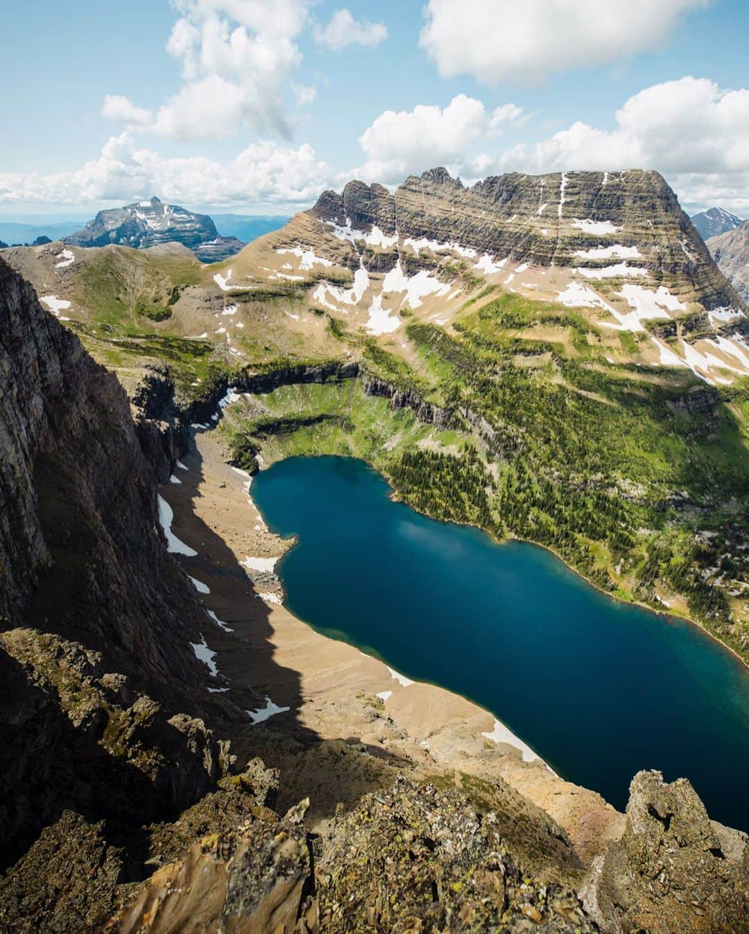 Alex Strohlさんのインスタグラム写真 - (Alex StrohlInstagram)「Earth Day thoughts — For someone who’s dedicated their life to documenting the wild side of our planet it seems ironical to also have to carry the carbon foot print that comes with all that travel. ⁣ ⁣ I’m far from perfect when it comes to this but here are some of my contributions:⁣ ⁣ Since last fall I’ve made it a point not to travel more than a few hours from home. ⁣ ⁣ This summer, conditions permitting, I plan to tackle a lot of local and interstate trips via bike. #spandex ⁣ ⁣ Whenever the weather is decent I bike to the studio. It makes me happier and much more hungry for dinner on the way back!⁣ ⁣ But out of all these initiatives, the one I enjoy the most is walking places as much as I can. Its addictive, and such a good opportunity to tune out the noise and re-center on what matters most. ⁣ ⁣ Anyways, here’s some of my contributions. It’s a good start and I’m always looking for other ways. ⁣ ⁣ What do you do to reduce your carbon foot print ?⁣」4月23日 11時49分 - alexstrohl