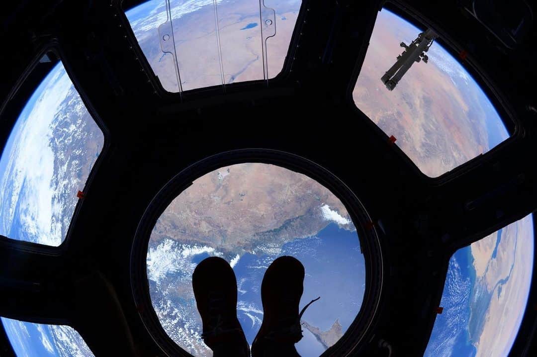 スコット・ケリーのインスタグラム：「Goodnight, Earth. #earthday2020」