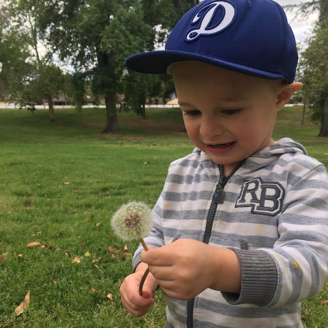 シャノン・ルシオのインスタグラム：「Earth, even in your smallest, most insignificant moments, you are truly a wonder.」