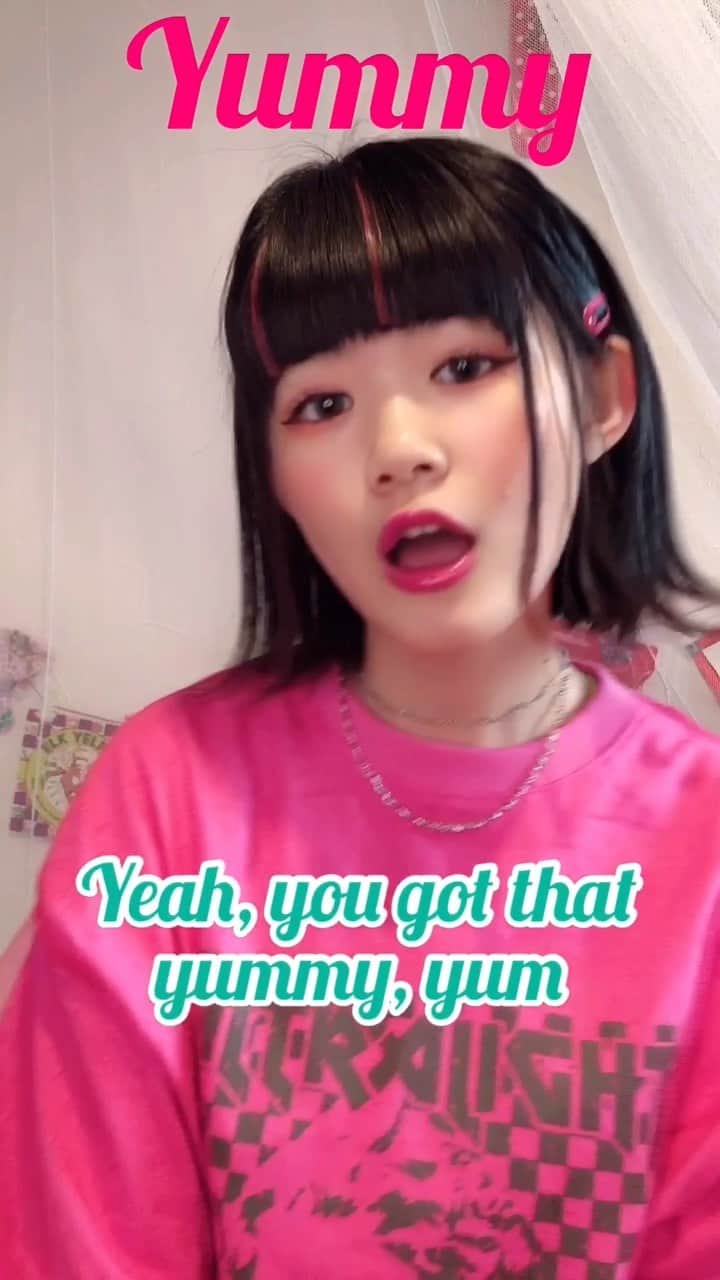 のインスタグラム：「何気に初めてのJustin様カバーやで〜!!😎👍💗どうやろ?✨ How do you like my first Justin Bieber cover?🤩 ¿Qué te parece mi primera portada de Justin Bieber?💝 #REVERBEE #hiyoribery #justinbieber #yummy #cover #カバー #歌ってみた #jouetie」