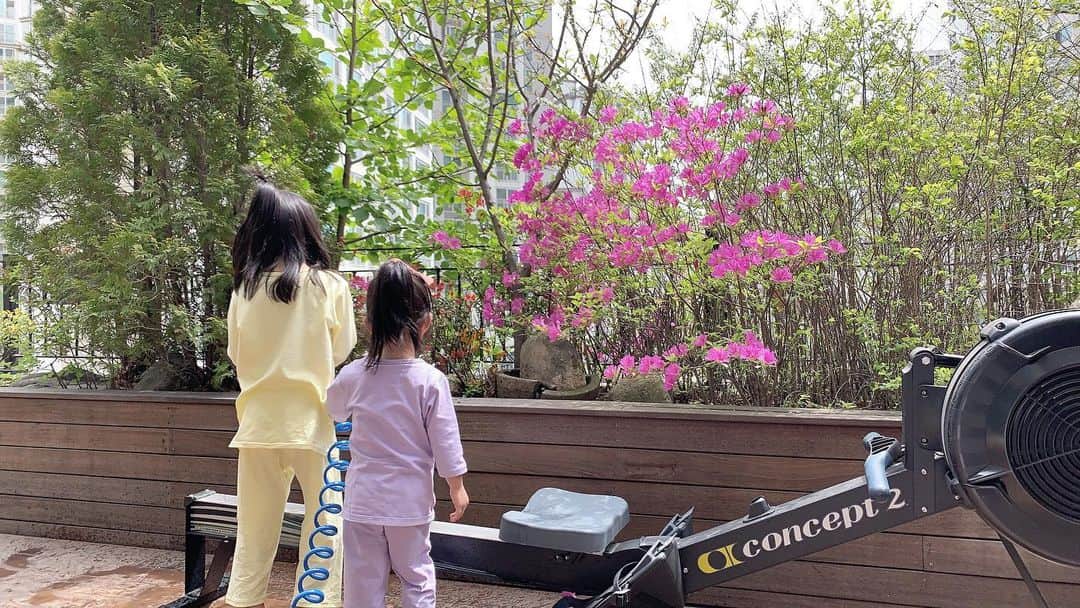 ソ・イヒョンさんのインスタグラム写真 - (ソ・イヒョンInstagram)「봄이 좋다.....🌸」4月23日 12時19分 - ssoyang84