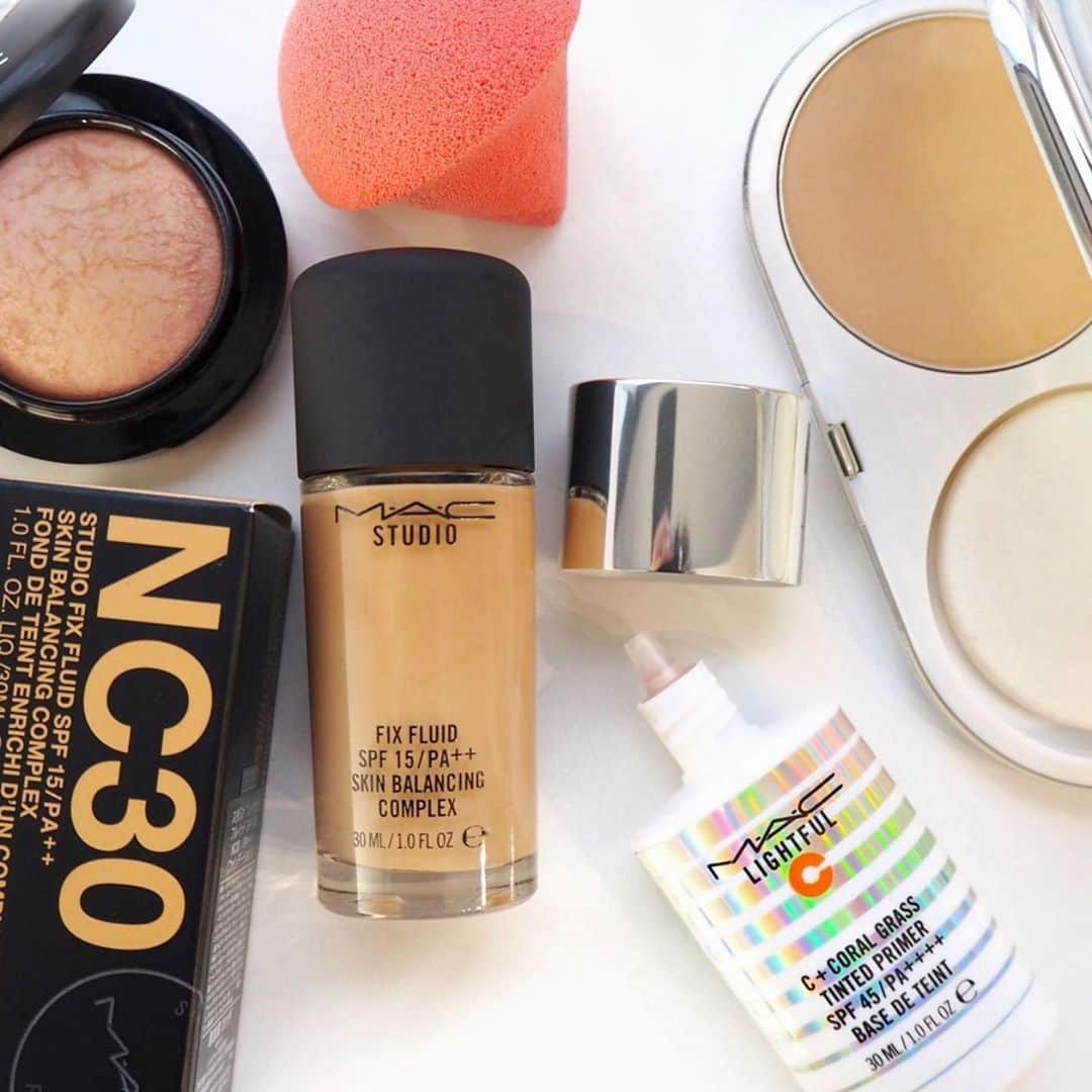 M∙A∙C Cosmetics Japanのインスタグラム：「M･A･Cが提案するフレッシュマット肌✨スタジオ フィックス フルイッド SPF 15を使ってトラブルレスなパーフェクトスキンへ。 ㅤ ↓↓掲載製品↓↓(上から時計回りに) ☑︎ライトフルCパウダリーファンデーションSPF30 NC40 ☑︎ライトフルCティンテッドプライマーSPF45 ☑︎スタジオFIXフルイッドファンデーションSPF15 NC30 ☑︎プロパフォーマンススポンジ ☑︎ミネラライズブラッシュ [ウォームソウル] ☑︎プロパフォーマンススポンジ ㅤ Regram from @macpro_tokyo」