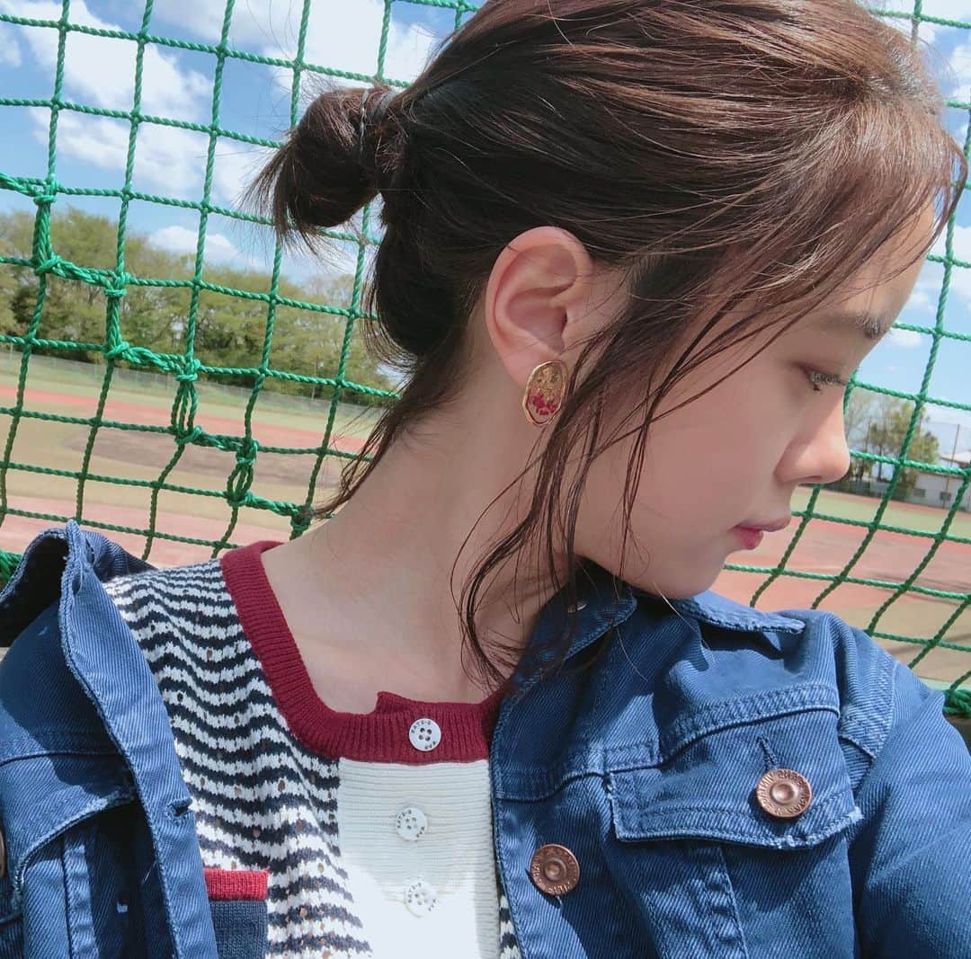 中山来未のインスタグラム：「ヘアアレンジしてみた🦒🦒🦒 後ろでまとめておくれ毛多めで シアバターでツヤツヤに💓💓 ポイントは前髪を半分だけ残して 流すとこ👗👗👗」