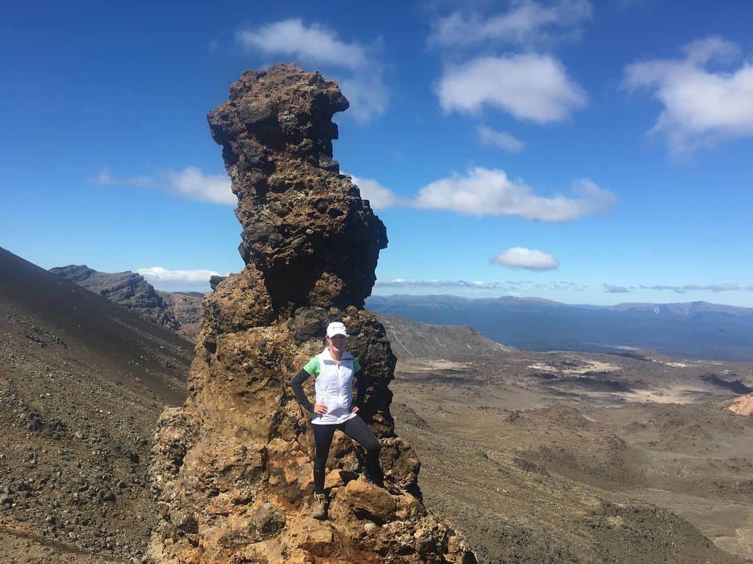 アレハンドラ・ジャネサのインスタグラム：「Happy #earthday! let’s take care of ourselves, each other and our planet so we can go back and enjoy and explore it again! ❤️🌳🌲💫💖 #imissit #golf #hike #newzealand #planetearth #home #respect #health #love #peace」