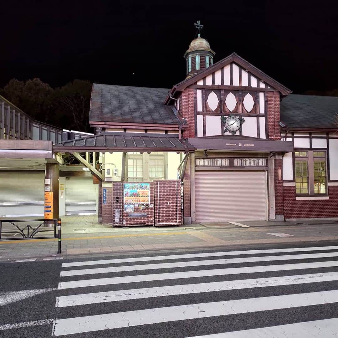 カプセルエージェンシーさんのインスタグラム写真 - (カプセルエージェンシーInstagram)「This is Harajuku Old Station.  #HarajukuStation is a railway station on the #YamanoteLine of East Japan Railway in Japan, located in Jinguzen Ichome, Shibuya-ku, Tokyo.  March 21, 2020 The new station building has been newly built and the old station building has been closed.  The office of the Capsule Agency is located at Shibuya station. The station next door is Harajuku station.  #Harajuku has tourist spots such as Takeshita-dori and #Omotesando .  #原宿駅 の #表参道口旧駅舎 #日本 にある #東日本旅客鉄道 の #山手線 の #鉄道駅 で、東京都渋谷区神宮前一丁目にあります。  2020年3月21日 #新駅舎 が新設し、#旧駅舎 は #閉鎖 されました。  #カプセルエージェンシー #Capsuleagency の #事務所 は #渋谷駅 にあります。 #隣の駅 は#原宿 です。  原宿には、 #竹下通り や #表参道 など #観光スポット があります。  #はらじゅくえき #JR東日本 駅番号 #JY19 #新駅舎 #東口 #beforeafter #JAPAN #Japanesestation #oldstation」4月23日 12時57分 - capsuleagency_official