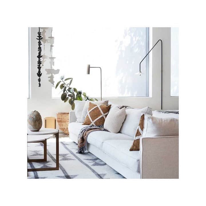 eilersenさんのインスタグラム写真 - (eilersenInstagram)「The Flap sofa looks great at @spenceandlyda⁠ ⁠ ⁠ ⁠•⁠ •⁠ • ⁠ #eilersen #eilersenfurniture #myeilersen #flap #interiordesign #homedecor #sofa #danishdesign #inredning #finahem #interiorlovers #interiordesign #modernliving #minimalism #nordiskehjem #nordicinspiration #nordicliving #craftsmanship #luxurylifestyle #boligindretning #designinterior #livingroominspo #boliginspiration #softminimalism #hemindredning #schönerwohnen #nordicminimalism」4月23日 13時00分 - eilersen